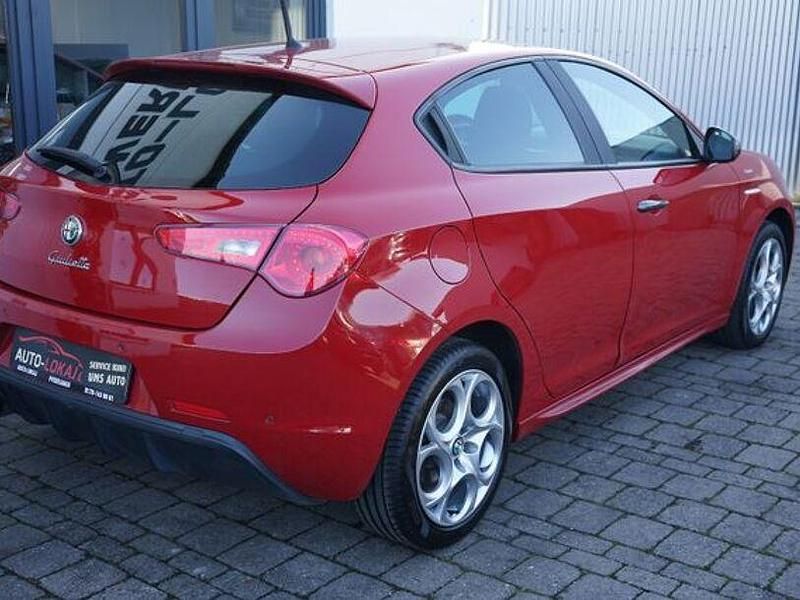 Gebraucht Alfa Romeo Giulietta Sprint 150 PS (110 kW) 2015 Rot Kleinwagen