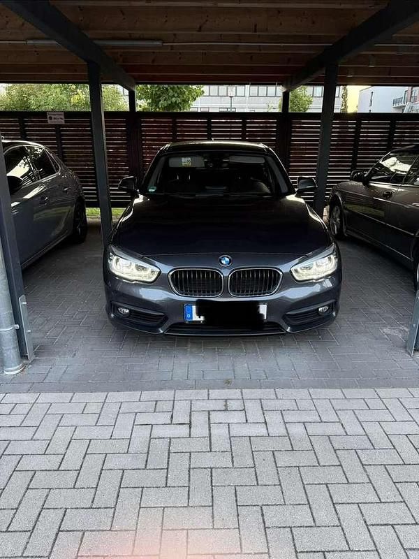 Grau Gebraucht 2017 BMW 118 Advantage Kleinwagen | 12.000 € (Superpreis) - Bild 1/4