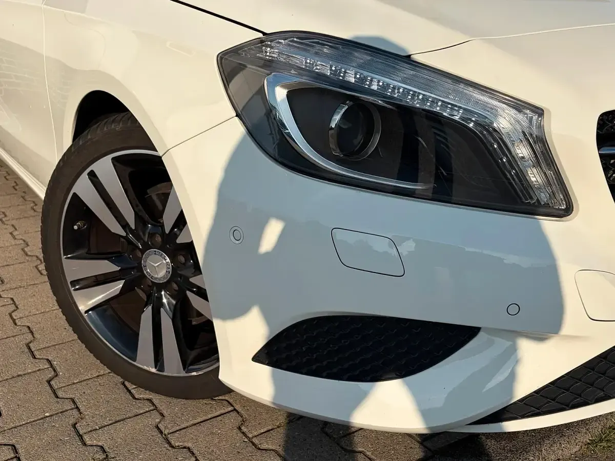 Gebraucht Mercedes A180 Urban 122 PS (89 kW) 2014 Weiß Kleinwagen