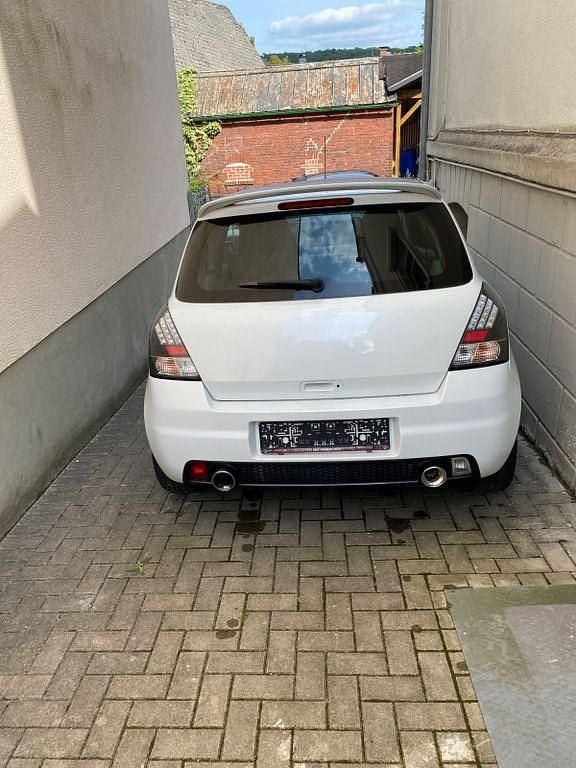 Weiß Gebraucht 2011 Suzuki Swift Sport Kleinwagen | 5.100 € (Fairer Preis) - Bild 1/4
