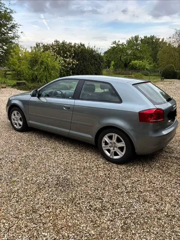 Używany Audi A3 Ambiente 102 KM (75 kW) 2010 Srebrny Hatchback