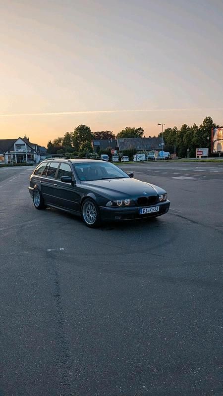 Grau Gebraucht 2000 BMW 523 Kombi | 2.300 € (Etwas zu teuer) - Bild 1/4