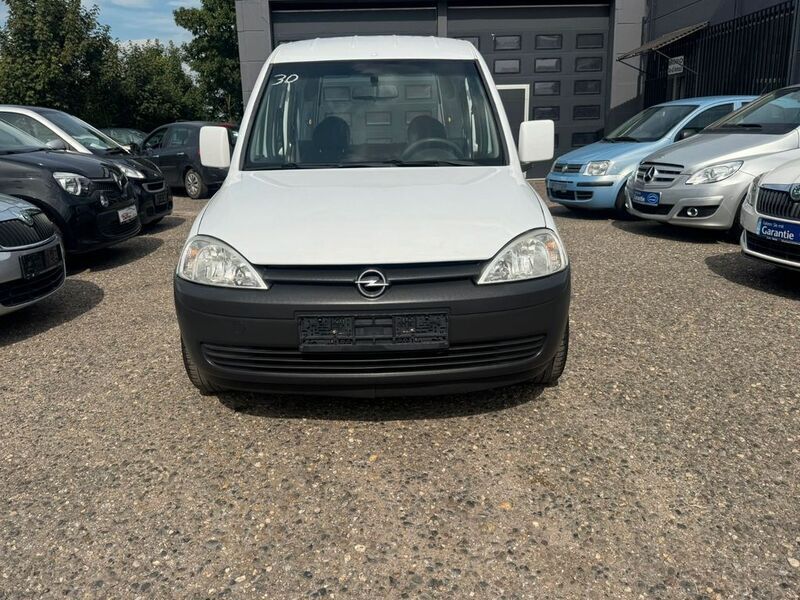 Weiß Gebraucht 2005 Opel Combo Basis Van / Kleinbus | 2.990 € (Fairer Preis) - Bild 1/4