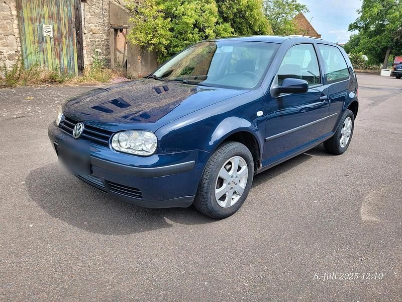 Blau Gebraucht 2002 VW Golf IV Kleinwagen | 600 € (Superpreis) - Bild 1/4