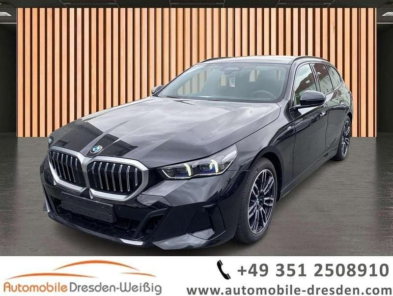 Schwarz Gebraucht 2024 BMW 520 M Sport Kombi | 55.880 € (Superpreis) - Bild 1/3