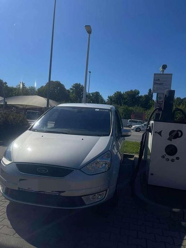 Gebraucht Ford Galaxy Ghia 140 PS (102 kW) 2009 Van / Kleinbus