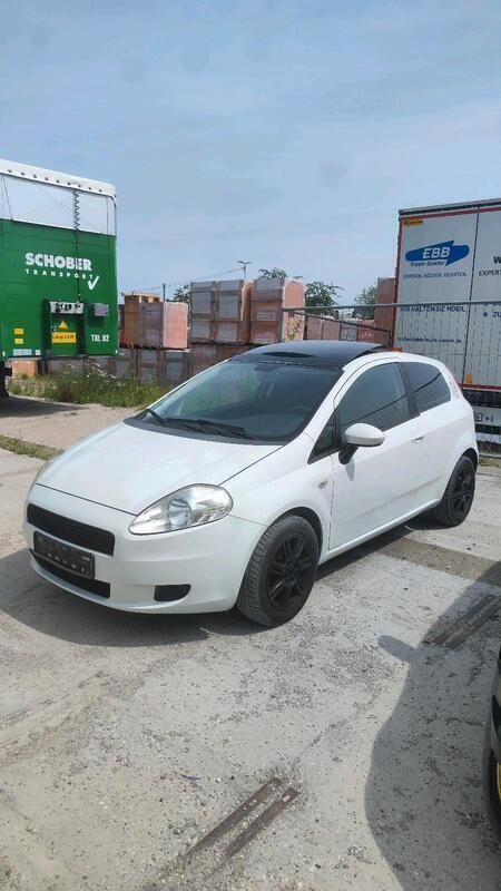 Weiß Gebraucht 2009 Fiat Grande Punto Kleinwagen | 900 € - Bild 1/4