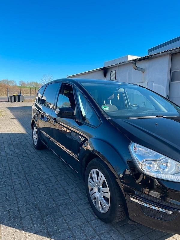 Używany Ford S-MAX S 140 KM (102 kW) 2014 Czarny Minivan