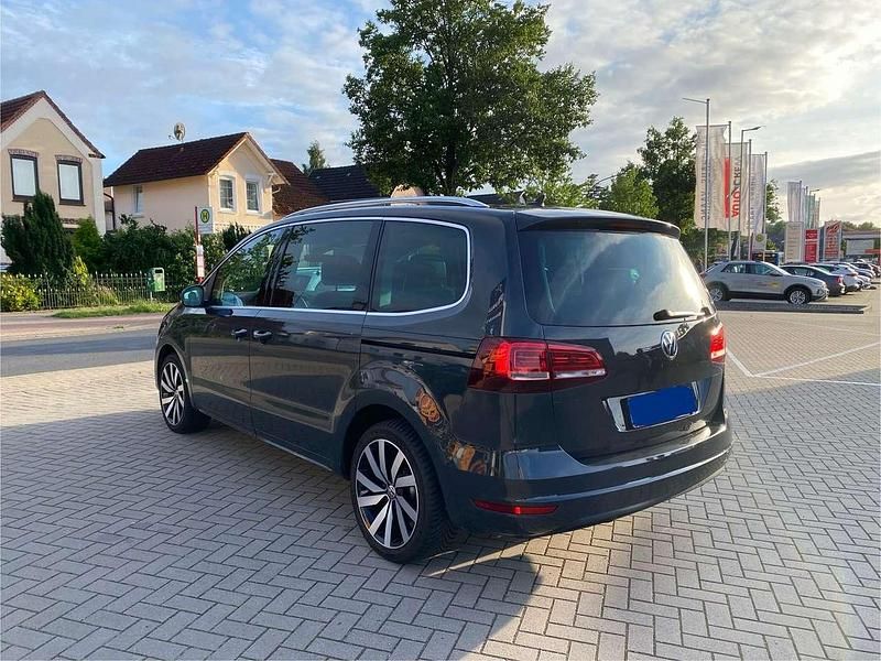 Grau Gebraucht 2018 VW Sharan Join Van / Kleinbus | 22.500 € (Fairer Preis) - Bild 1/4