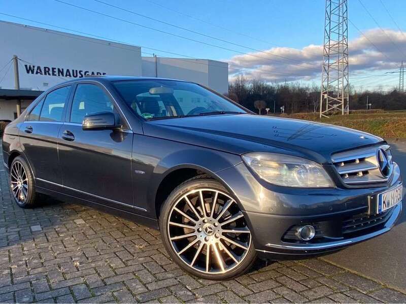 Grau Gebraucht 2010 Mercedes C250 Elegance Limousine | 9.500 € (Fairer Preis) - Bild 1/4