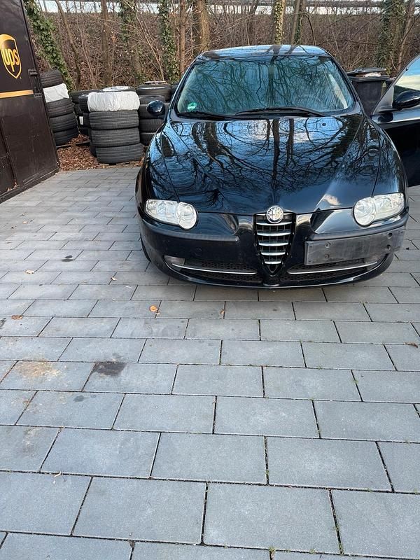 Schwarz Gebraucht 2001 Alfa Romeo 147 Kleinwagen | 1.350 € (Fairer Preis) - Bild 1/4