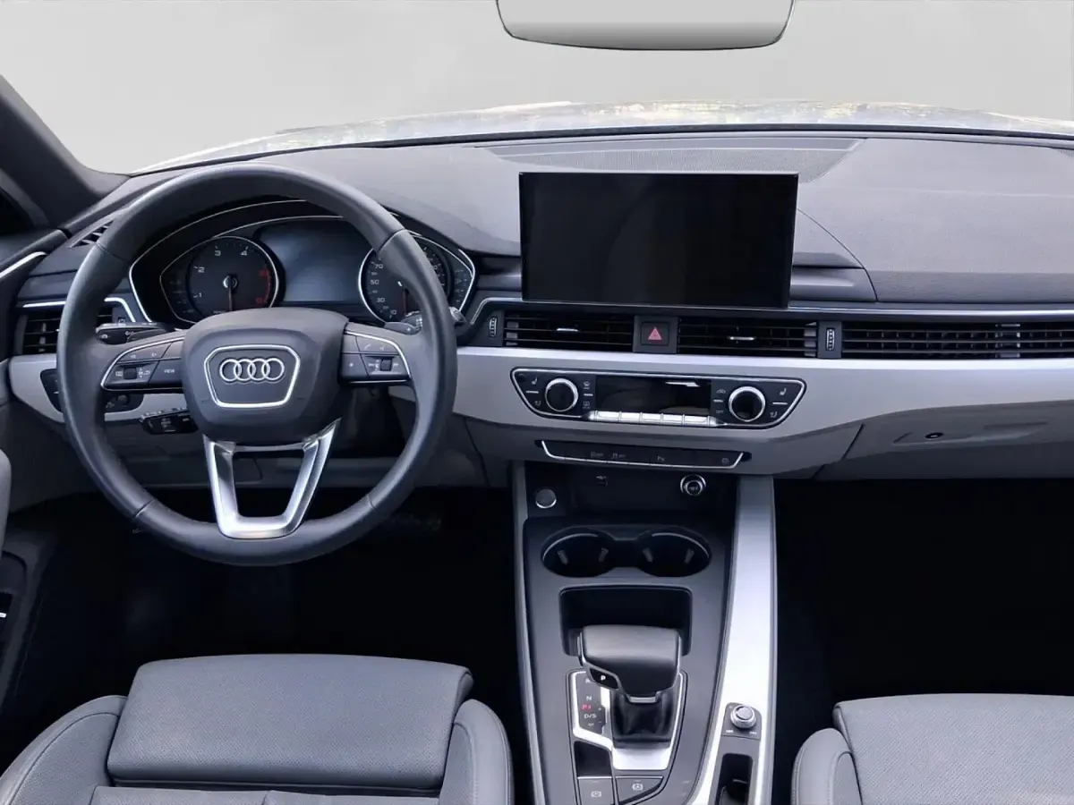 Gebraucht Audi A4 Sport 163 PS (119 kW) 2023 Silber Kombi