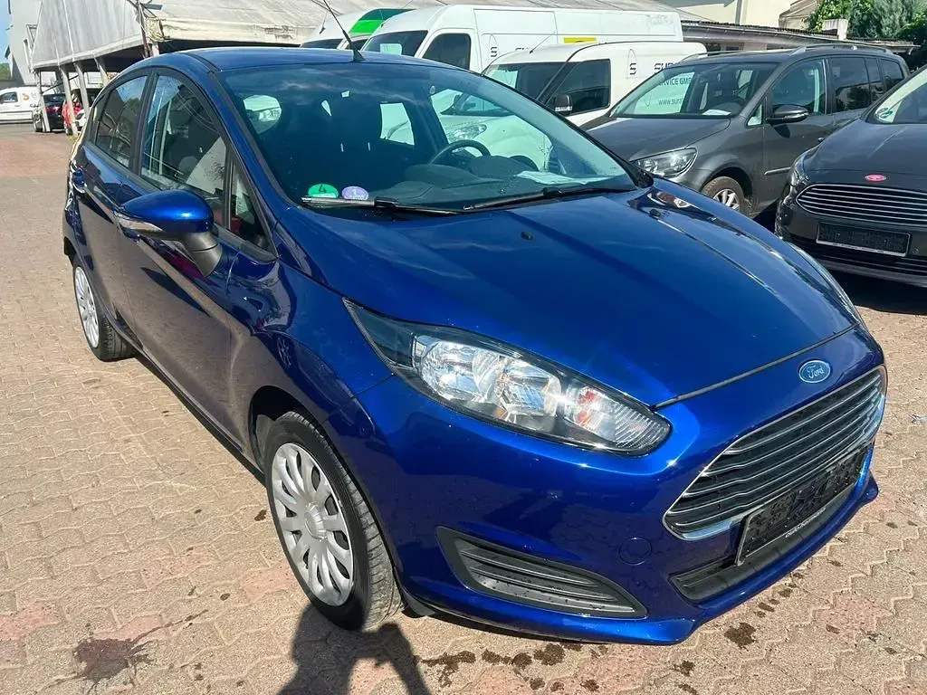 Gebraucht Ford Fiesta 65 PS (47 kW) 2015 Blau Kleinwagen