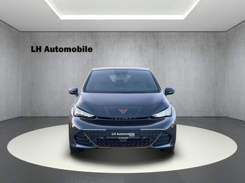 Grau Gebraucht 2021 Cupra Born Kleinwagen | 31.990 € (Teuer) - Bild 1/4