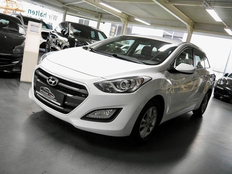 Gebraucht Hyundai i30 Trend 135 PS (99 kW) 2016 Weiß Kombi