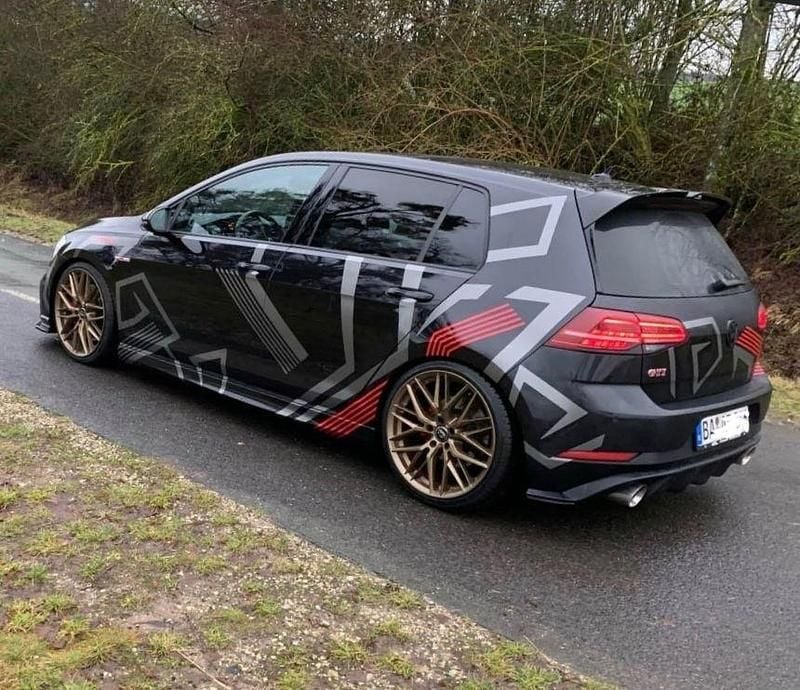 Schwarz Gebraucht 2017 VW Golf GTI Limousine | 19.300 € (Superpreis) - Bild 1/4