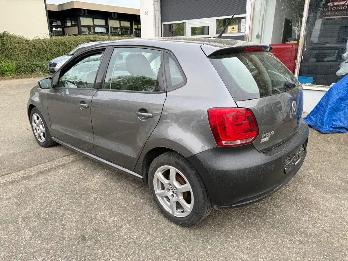 Gebraucht VW Polo Comfortline 69 PS (50 kW) 2013 Grau Kleinwagen