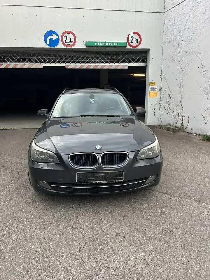 Gebraucht BMW 520 170 PS (125 kW) 2009 Platingrau metallic Kombi