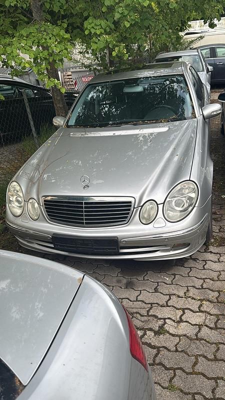 Gebraucht Mercedes E200 2005 Silber Limousine