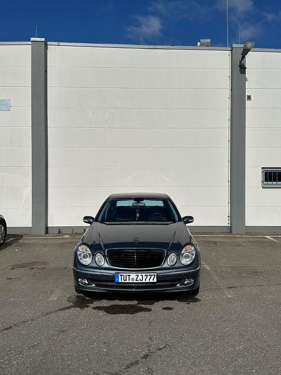 Gebraucht Mercedes E200 Avantgarde 163 PS (119 kW) 2005 Grau Limousine
