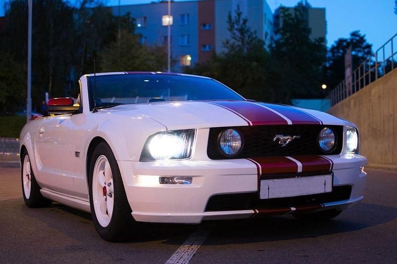Gebraucht Ford Mustang GT 305 PS (224 kW) 2005 Weiß Cabrio