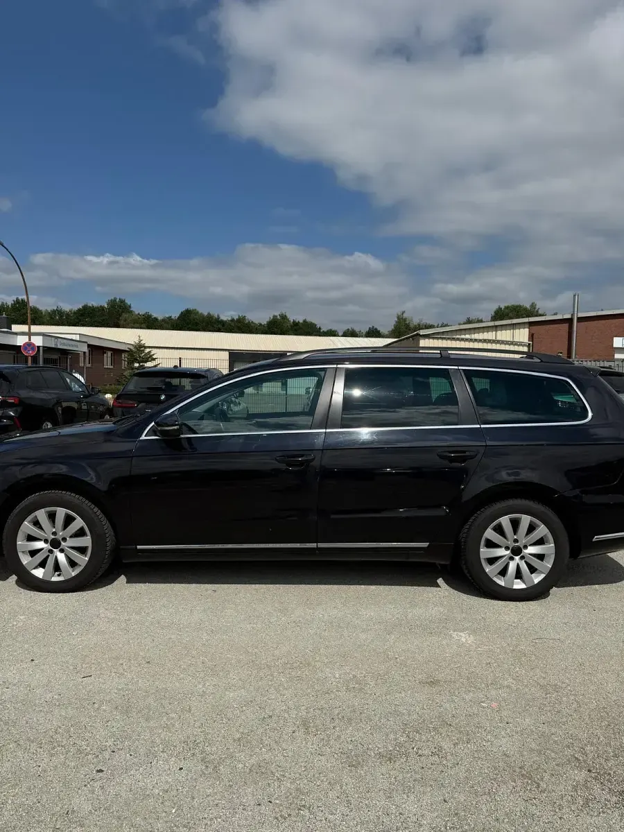 Gebraucht VW Passat 125 PS (91 kW) 2011 Schwarz Kombi