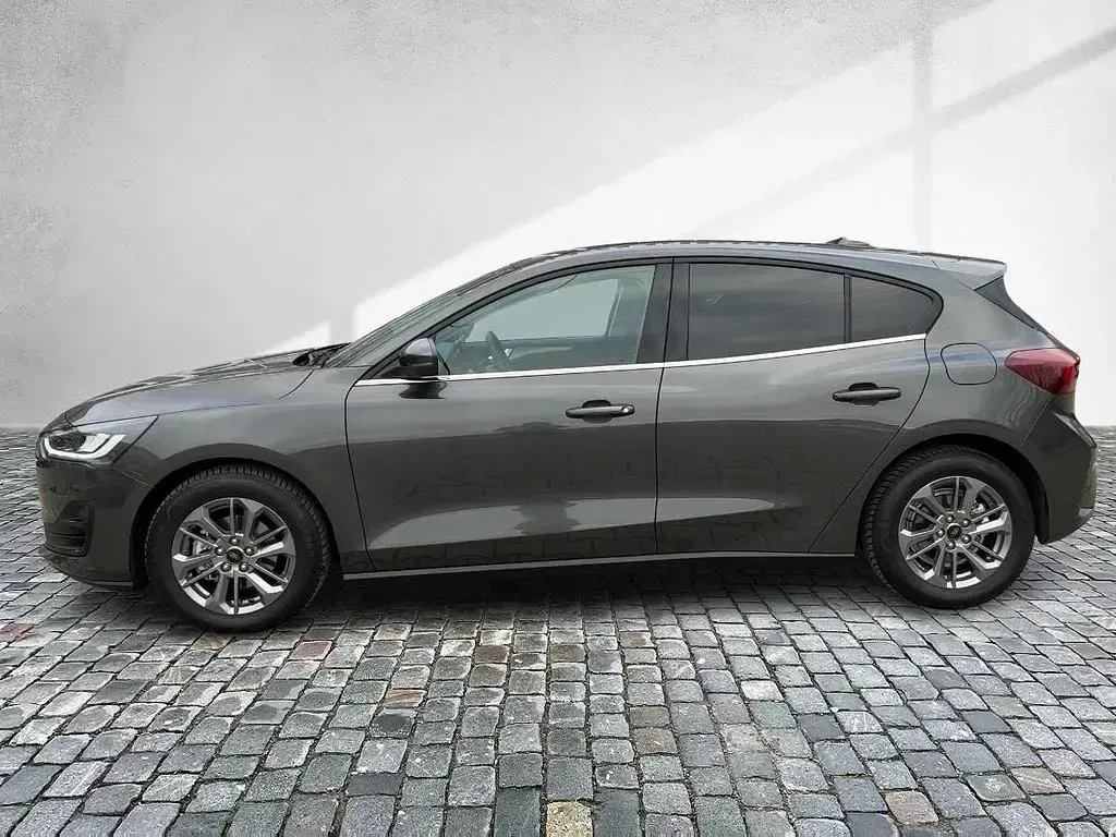 Usado Ford Focus Titanium 125 CV (91 kW) 2024 Gris Berlina