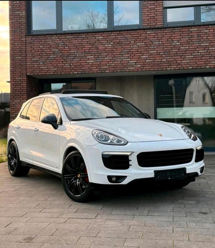 Weiß Gebraucht 2016 Porsche Cayenne SUV | 27.500 € (Etwas zu teuer) - Bild 1/4