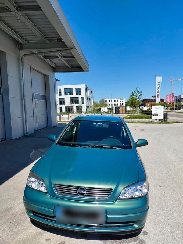 Second-hand Opel Astra 103 CP (75 kW) 2002 Verde Hatchback