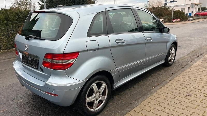 Gebraucht Mercedes B200 115 PS (84 kW) 2008 Silber Van / Kleinbus