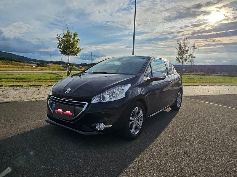 Gebraucht Peugeot 208 Allure 120 PS (88 kW) 2013 Schwarz Kleinwagen
