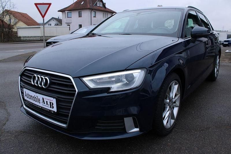 Blau Gebraucht 2018 Audi A3 Sport Limousine | 13.690 € (Guter Preis) - Bild 1/4