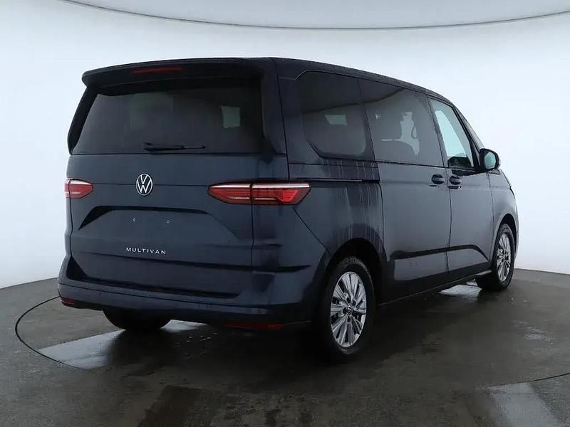 Gebraucht VW Multivan Life 150 PS (110 kW) 2024 Blau Van