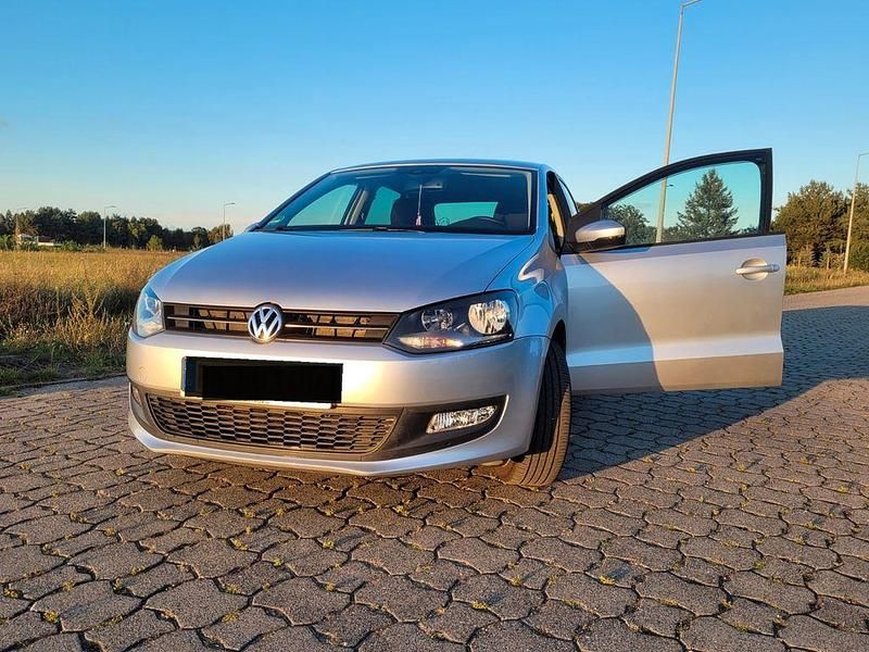 Silber Gebraucht 2011 VW Polo Team Limousine | 4.600 € (Superpreis) - Bild 1/4