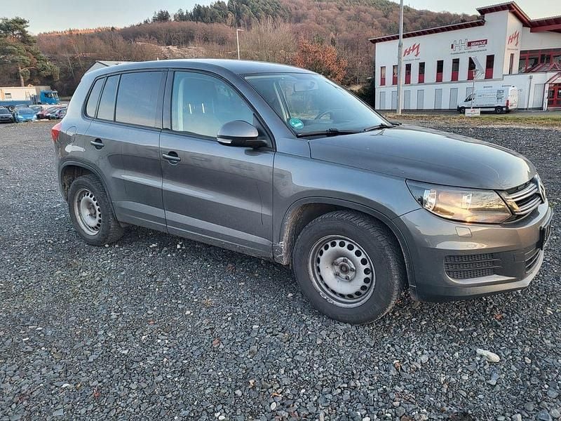 Grau Gebraucht 2014 VW Tiguan Trendline SUV | 6.500 € (Guter Preis) - Bild 1/4