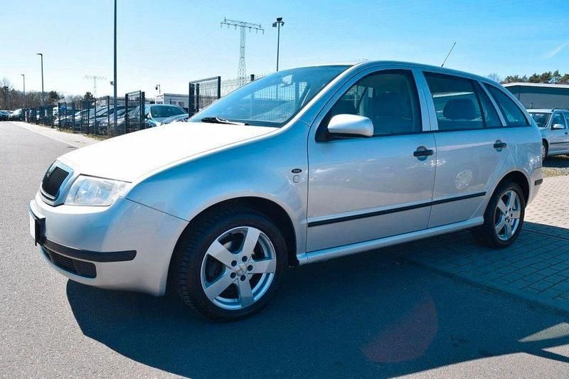 Silber Gebraucht 2002 Skoda Fabia Limousine | 1.999 € (Fairer Preis) - Bild 1/4