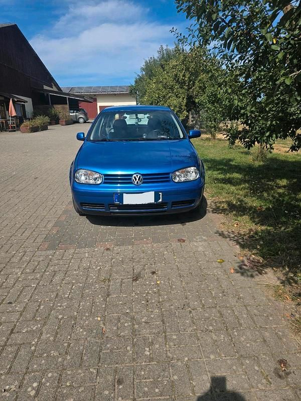 Blau Gebraucht 1999 VW Golf IV Kleinwagen | 400 € (Superpreis) - Bild 1/4