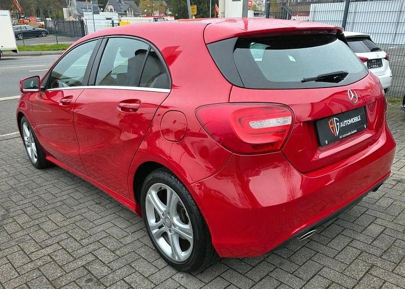 Gebraucht Mercedes A180 122 PS (89 kW) 2013 Rot Limousine