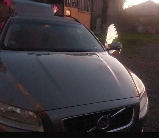 Gold Gebraucht 2010 Volvo V70 Momentum Kombi | 3.450 € (Superpreis) - Bild 1/4