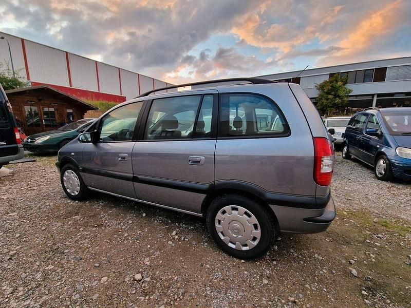 Gebraucht Opel Zafira Njoy 101 PS (74 kW) 2005 Silber Van / Kleinbus