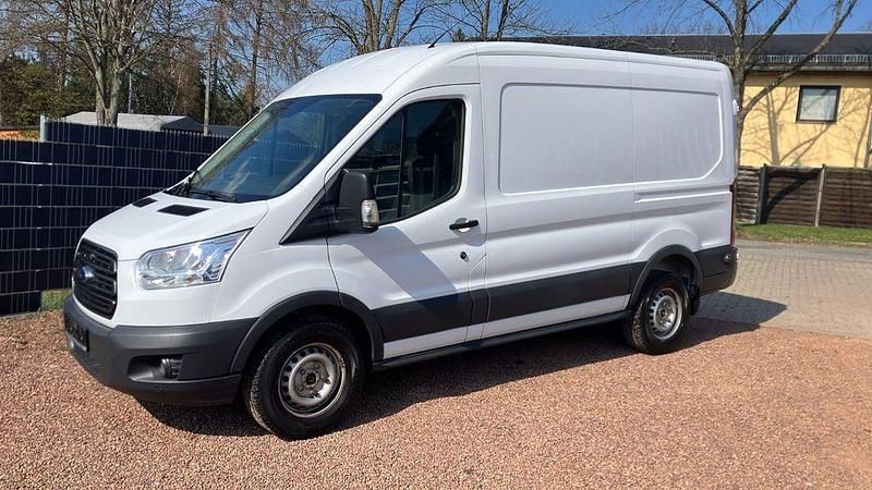 Gebraucht Ford Transit Trend 105 PS (77 kW) 2018 Weiß Van / Kleinbus