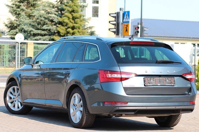 Gebraucht Skoda Superb Style 156 PS (114 kW) 2020 Grau Kombi