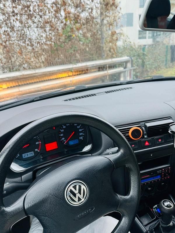 Blau Gebraucht 1999 VW Golf IV Kombi | 1.600 € - Bild 1/4