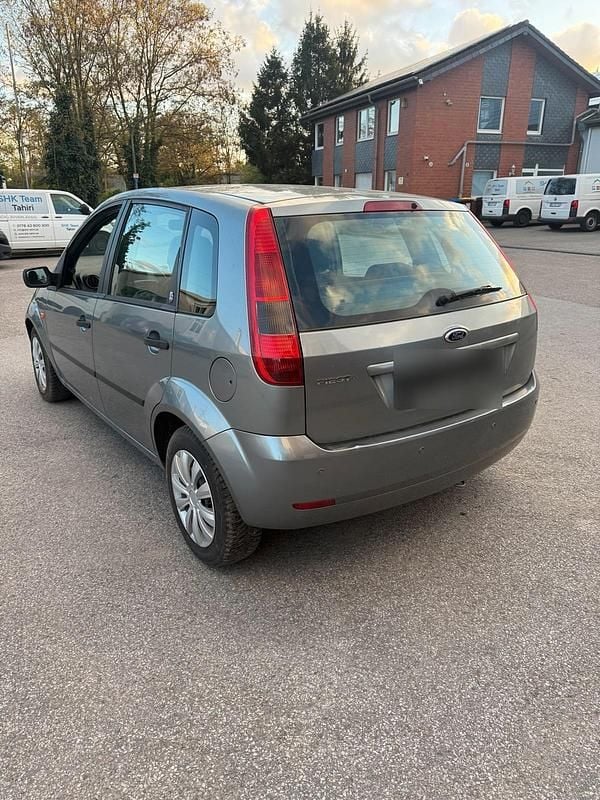 Usata Ford Fiesta 101 CV (74 kW) 2002 Argento Utilitaria