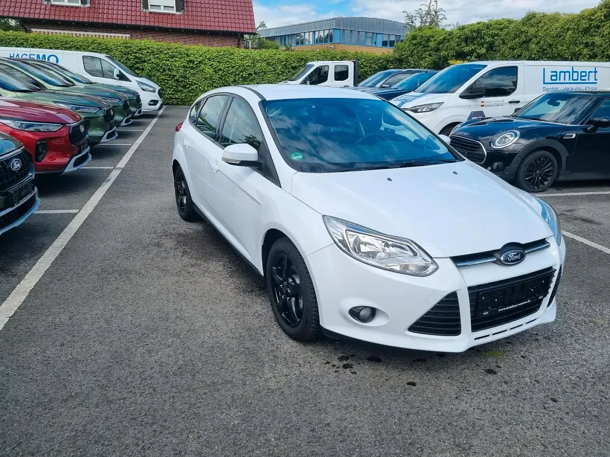 Gebraucht Ford Focus 104 PS (76 kW) 2011 Weiß Limousine