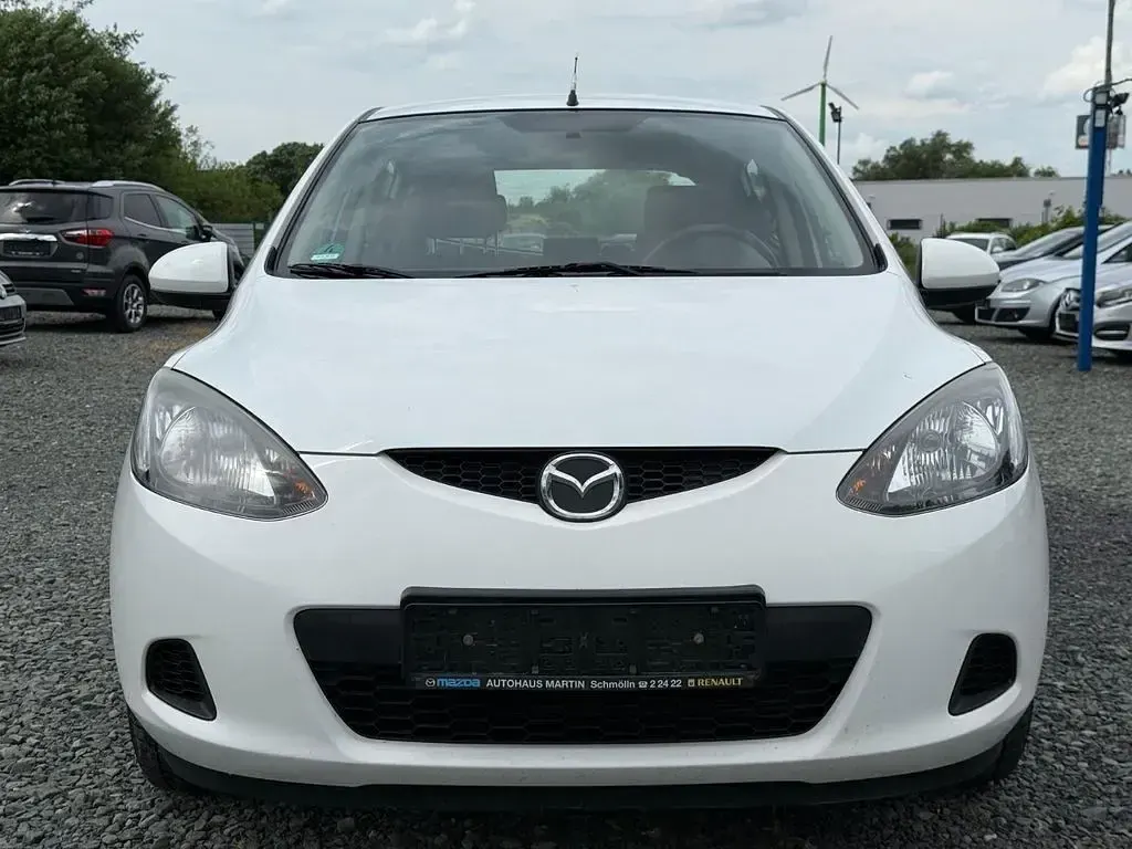 Gebraucht Mazda 2 Independence 75 PS (55 kW) 2008 Weiß Kleinwagen