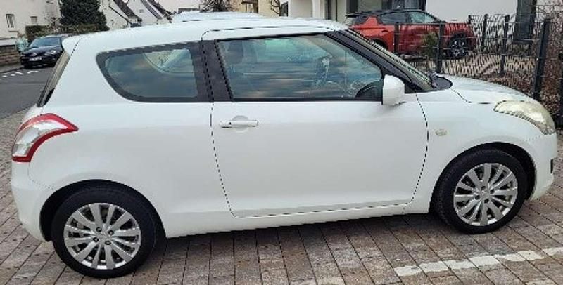 Gebraucht Suzuki Swift 94 PS (69 kW) 2011 Weiß Kleinwagen