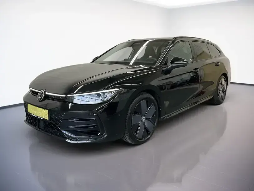 Gebraucht VW Passat R-line 193 PS (141 kW) 2024 Grenadillschwarz metallic Kombi