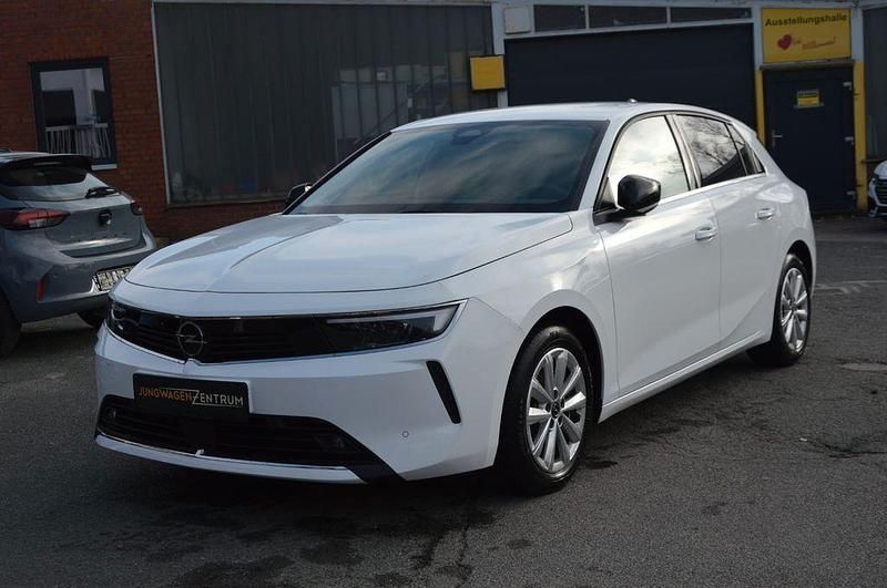 Gebraucht Opel Astra 131 PS (96 kW) 2023 Weiß Limousine