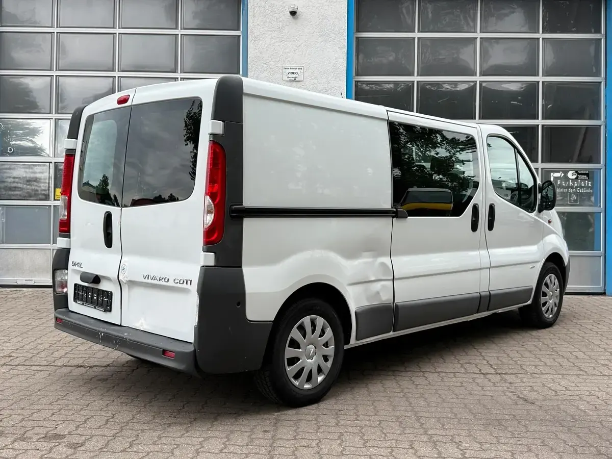Gebraucht Opel Vivaro 114 PS (83 kW) 2013 Weiß Van / Kleinbus